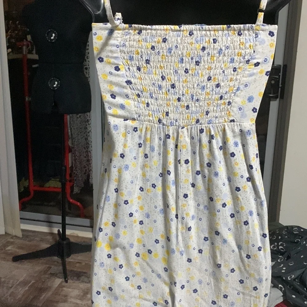 Tilii delightful jumpsuit with sheered back , adjustable straps ,cross over tie - Picture 5 of 7